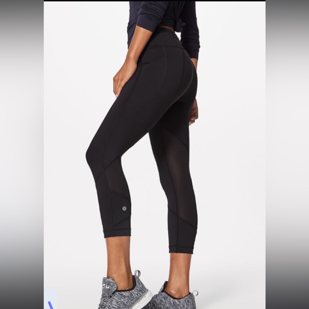 Cropped Lululemon leggings with mesh panel